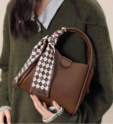 حقيبة يد نسائية كبيرة الحجم لون بني غامق بها شريط ستان وحزام قابل للتعديل - KSA